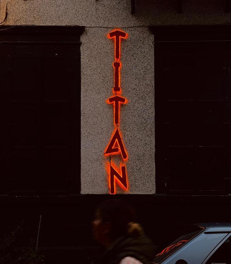 Хостел Titan House Измир Экстерьер фото